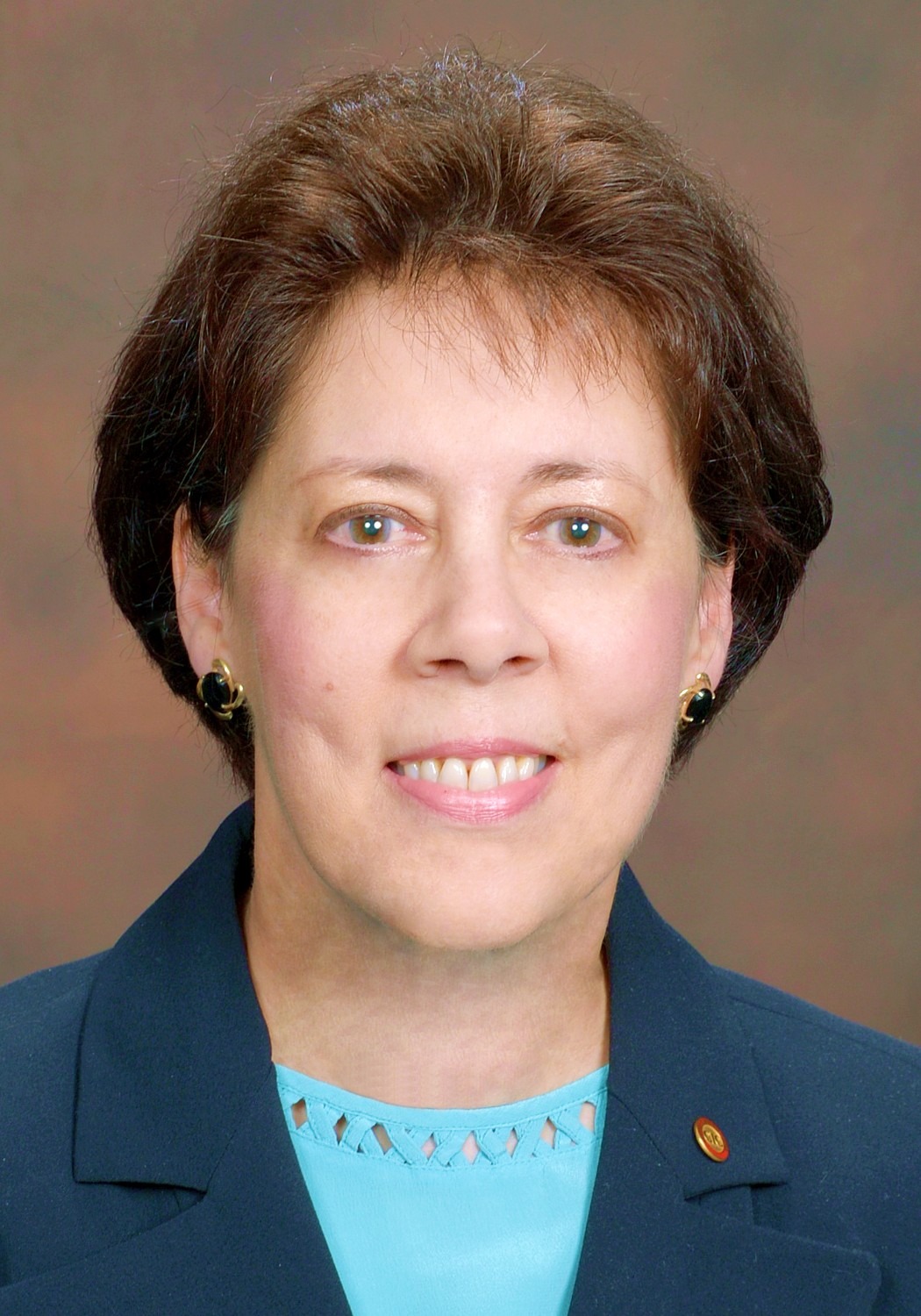 Gwen Borlaug Headshot